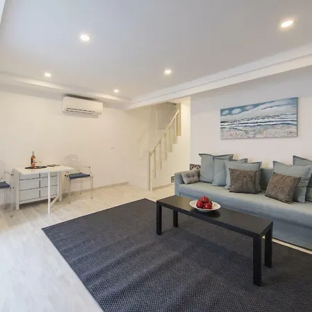 Traditional Duplex In Principe Real Apartment *