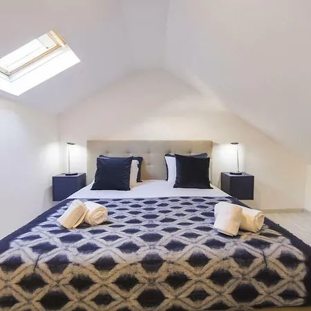 Traditional Duplex In Principe Real Lisbon