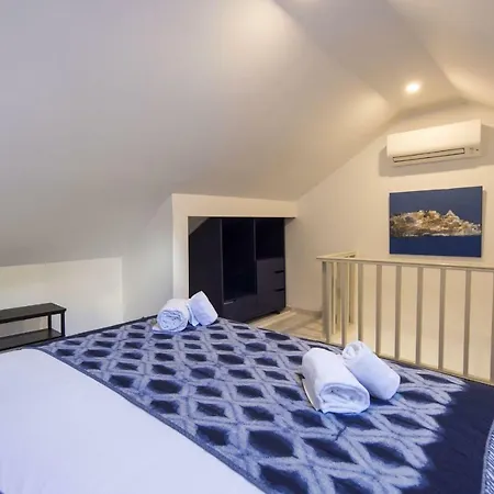 Apartment Traditional Duplex In Principe Real